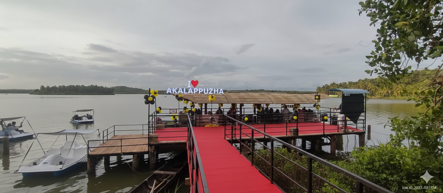 Backwater cruise in Kozhikode — traditional Kerala scenery